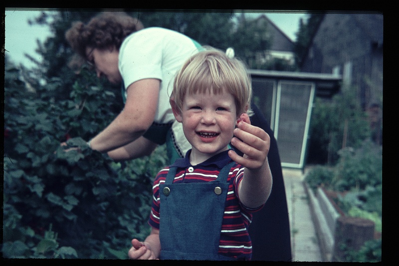 07.Bad Vilbel jul 1966 Mitzi,Marion.JPG